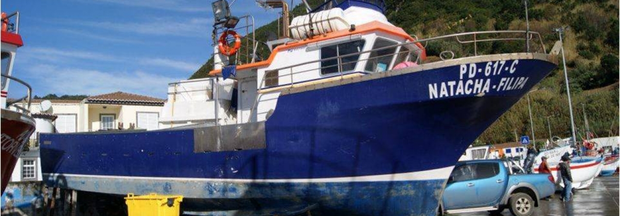 Vende-se embarcação