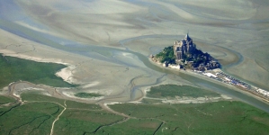 Aldeia medieval francesa isola-se com a subida do mar