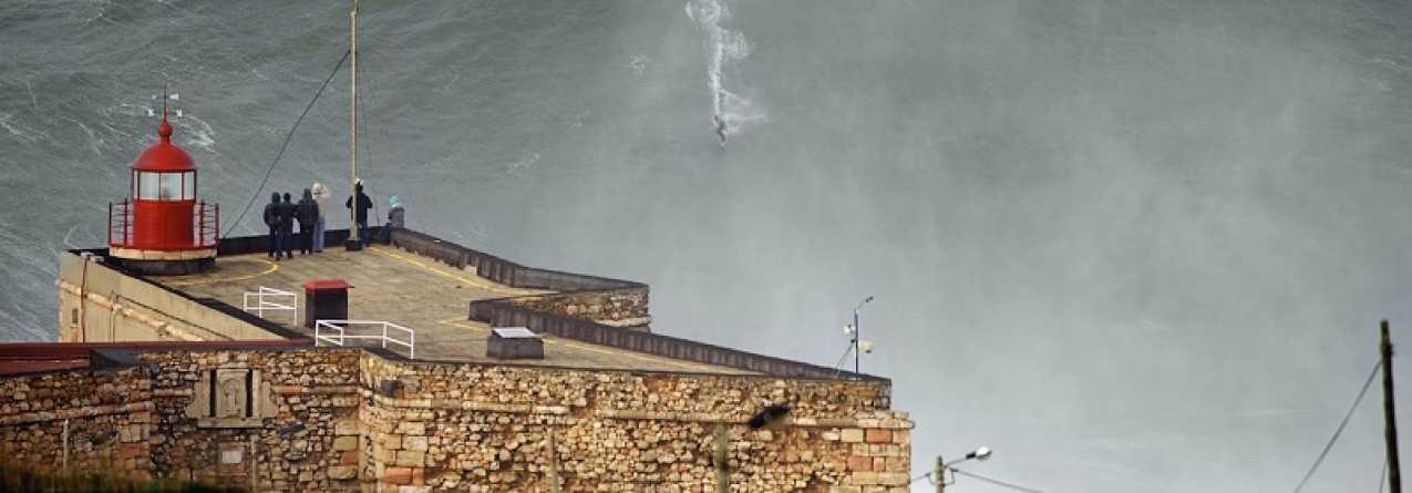 O fotógrafo português de surf está Tó Mané entre os 100 melhores fotógrafos de acção e aventura do mundo