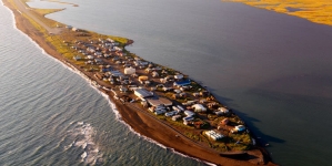 Refugiados norte-americanos? Uma aldeia no Alasca ameaçada pela subida das águas