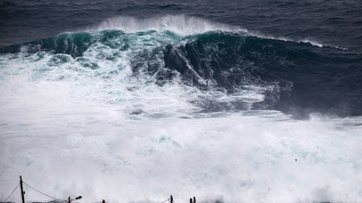 Pedro Scooby surfou a primeira onda gigante da temporada na Nazaré