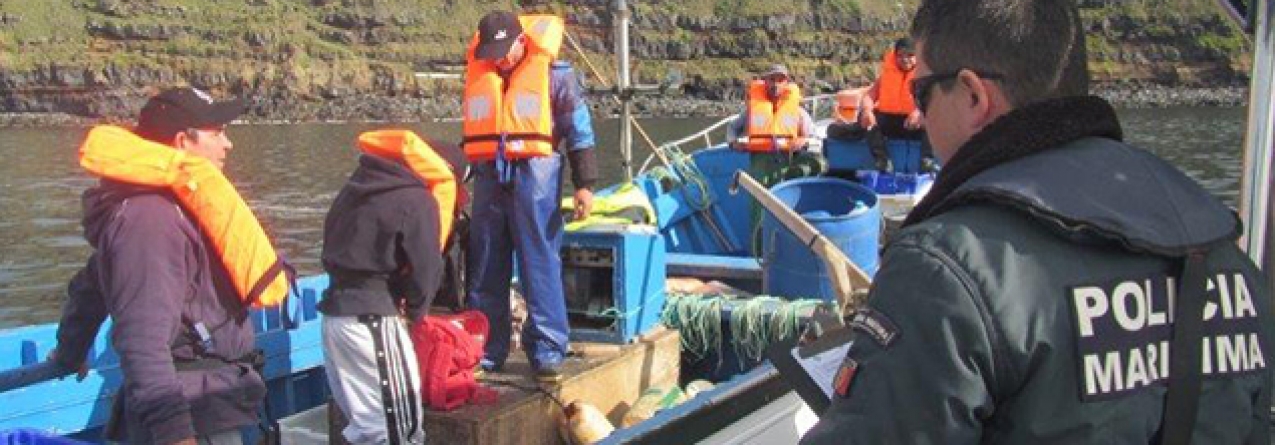 Ponta Delgada // Polícia Marítima apreende arte de pesca de 5 km e 55 kg de pescado