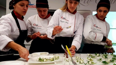 Estudantes do Politécnico de Leiria ensinam a cozinhar com algas em Espanha