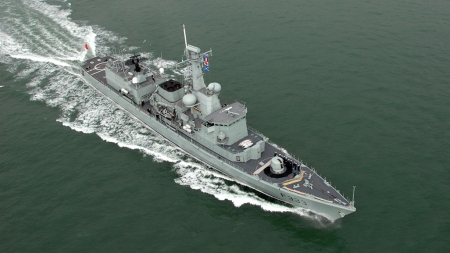 Fragata da Marinha larga para a Holanda para ser modernizada