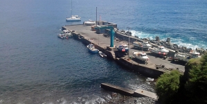 Governo dos Açores assegura transporte de 225 toneladas de bens e combustíveis à ilha do Corvo