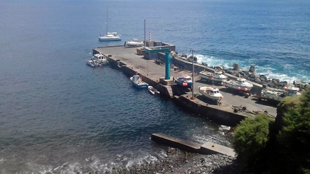Governo dos Açores assegura transporte de 225 toneladas de bens e combustíveis à ilha do Corvo
