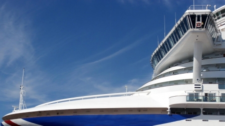 Apresentadas três propostas para construção de “ferry” para 650 passageiros e 150 viaturas para os Açores