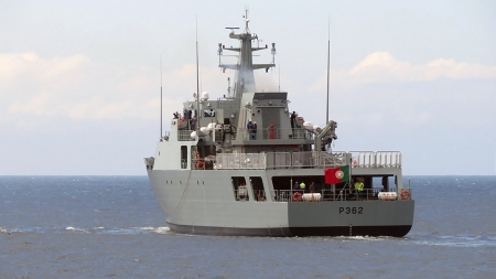 NRP Sines nos Açores para a sua primeira grande missão