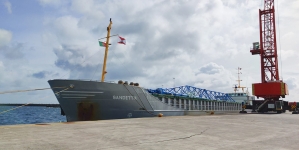 Porto da Praia da Vitória recebeu nova grua portuária