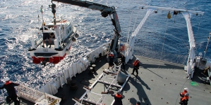 Navio da Marinha realiza investigação do fundo do mar dos Açores