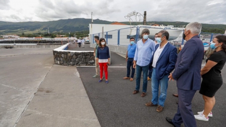 Bolieiro considera “inadiável o ordenamento da baia” do porto de São Roque do Pico